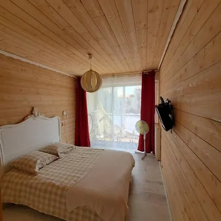 Apartment Avec Terrasse Vue Mer, Parking Prive *